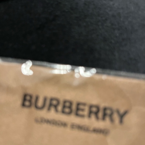 BURBERRY SUNGLASSES (New) - Picture 5 of 7